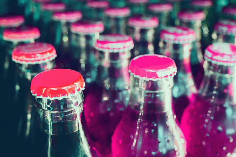 Photo de bouteilles en verres dans une zone de stockage